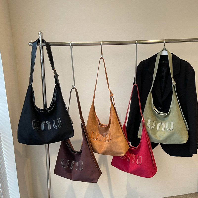 Cross-border casual retro large-capacity bag for women 2024 new autumn and winter, high-end single-shoulder crossbody bag tote bag Application Scenario