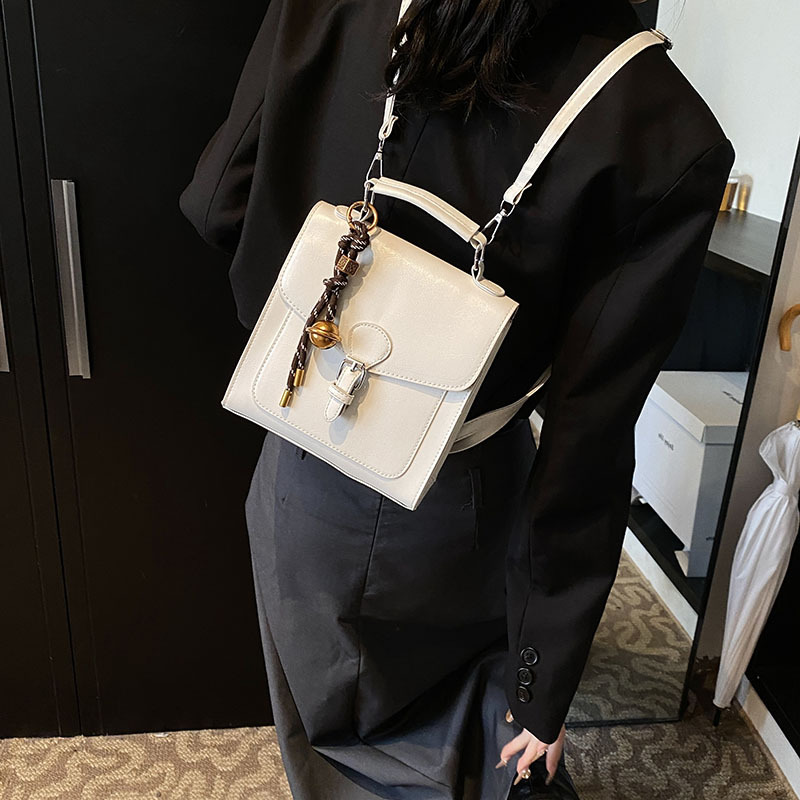 A new spring retro small square handbag with a Japanese and Korean school style, a stylish commuting backpack for female students attending classes details Picture