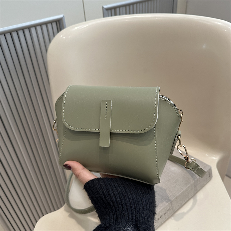 The retro women's bag 2025 new style, niche design, trendy and fashionable single-shoulder bag, simple and fashionable crossbody bag, cross-border trend full figure