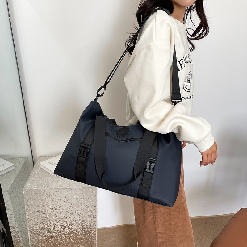 New Winter 2024 hand-held waterproof bag, large-capacity travel sports backpack, single-shoulder crossbody bag Specification drawing