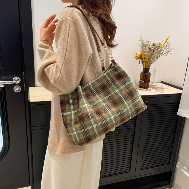 Tweed checkered underarm bag for women, 2024 new autumn and winter large-capacity tote bag for commuting, retro wool single-shoulder bag Specification drawing