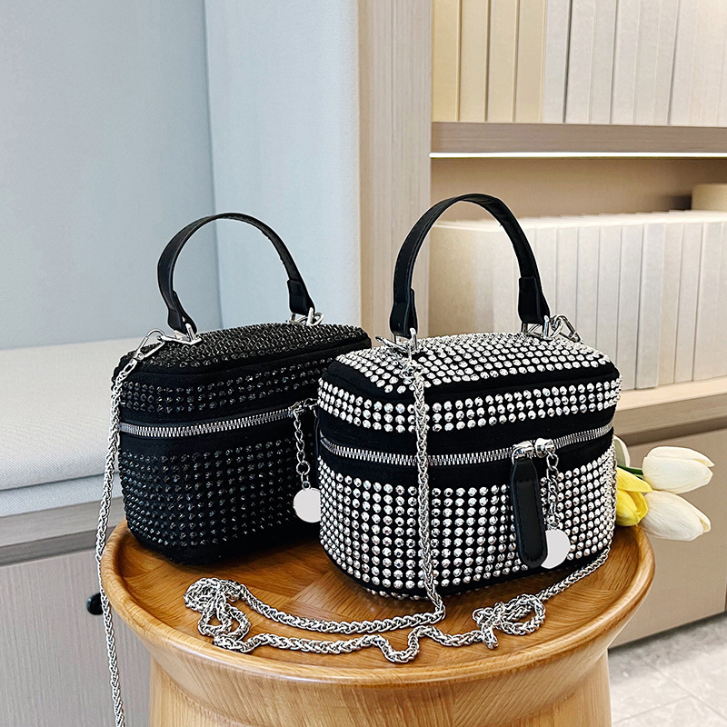 Autumn women's bags 2024 New full diamond pearl bag, trendy and stylish crossbody bag, chain hand shoulder bag Application Scenario