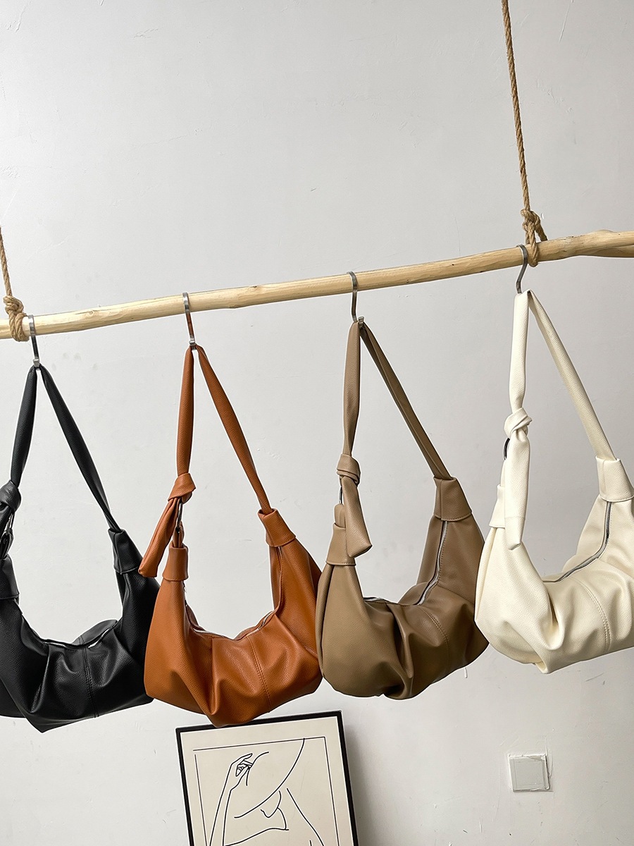 Large-capacity retro pleated bag for women, 2024 new style dumpling bag, solid color, fashionable and casual single-shoulder crossbody bag full figure
