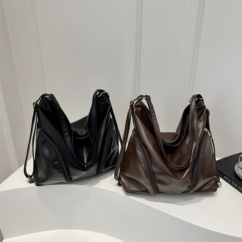 Fashionable retro large-capacity single-shoulder bag, trendy 2025, niche design backpack, women's casual and simple tote bag Application Scenario