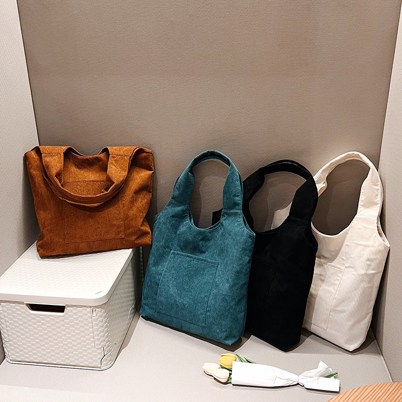 Cross-border Korean style Instagram simple handbag for girls' school style 2024 new large-capacity student single-shoulder canvas bag Application Scenario