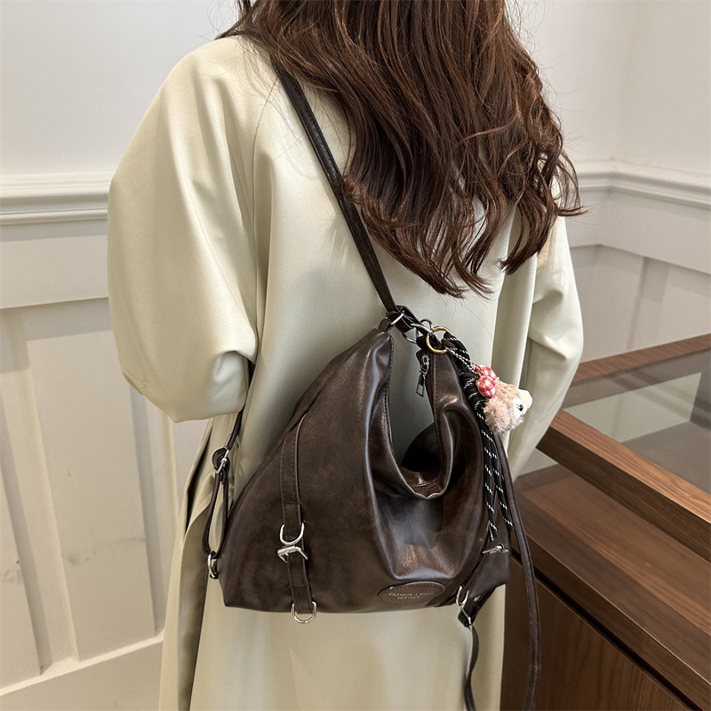 This year, the popular bags for ladies are the 2024 new backpacks, fashionable single-shoulder bags, large-capacity multi-purpose commuter crossbody bags details Picture