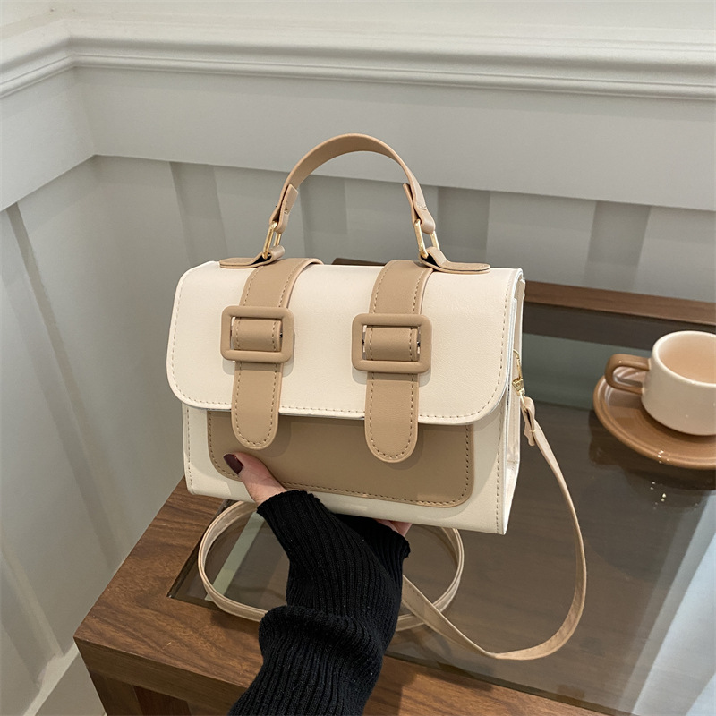 Student girl heart bag for girls 2024 New trendy retro single-shoulder crossbody small square bag, a niche British-style Cambridge bag full figure