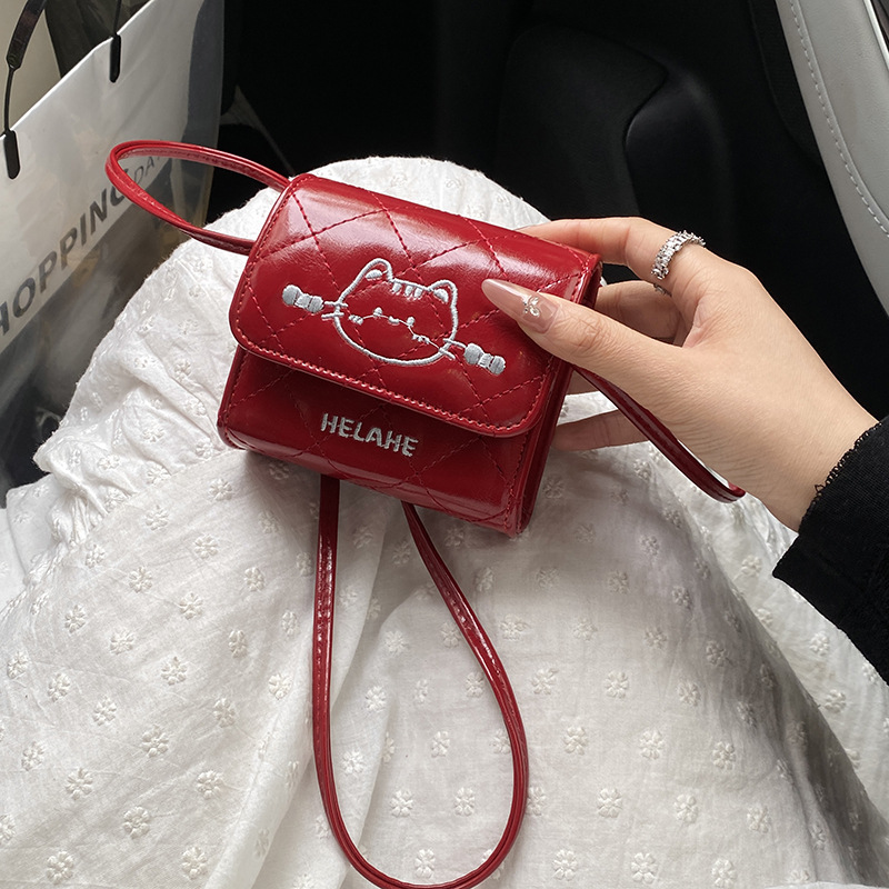 High-end mini crossbody bag for women in summer, red envelope embroidery, cute cat chain bag, girls' coin purse wholesale Item Picture