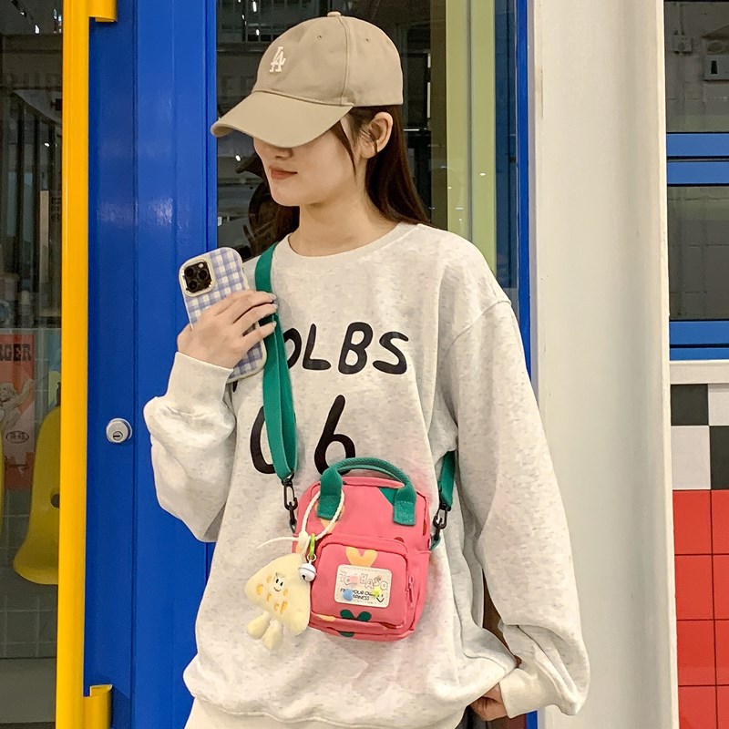 2025 New style baby girl single-shoulder bag, fashionable little boy's loose change crossbody bag, cute children's bag Application Scenario