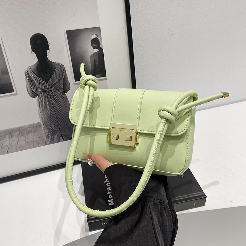 This year's new autumn/winter 2024 casual bag for women features a fashionable and simple style, a single-shoulder small square bag, and a niche underarm crossbody bag full figure