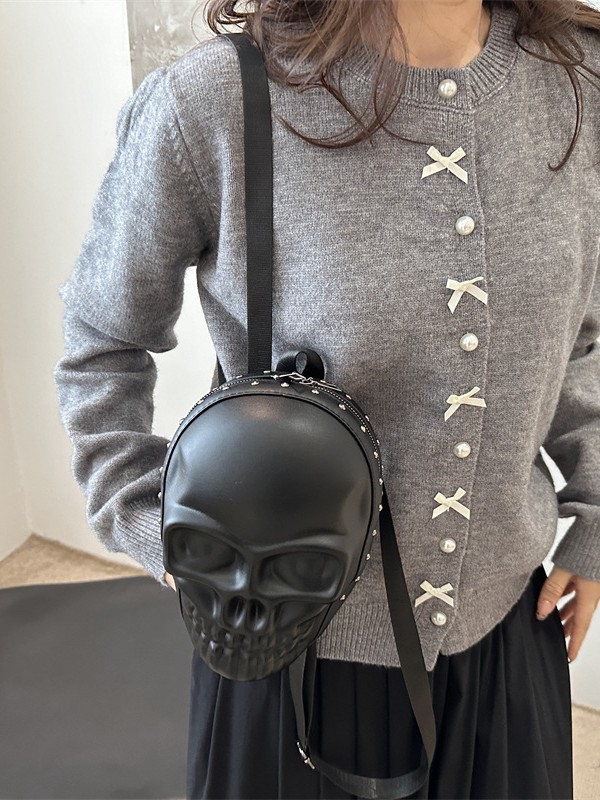 The 2024 new stylish men's and women's personalized and trendy three-dimensional skull backpack is a fashionable and casual travel bag details Picture