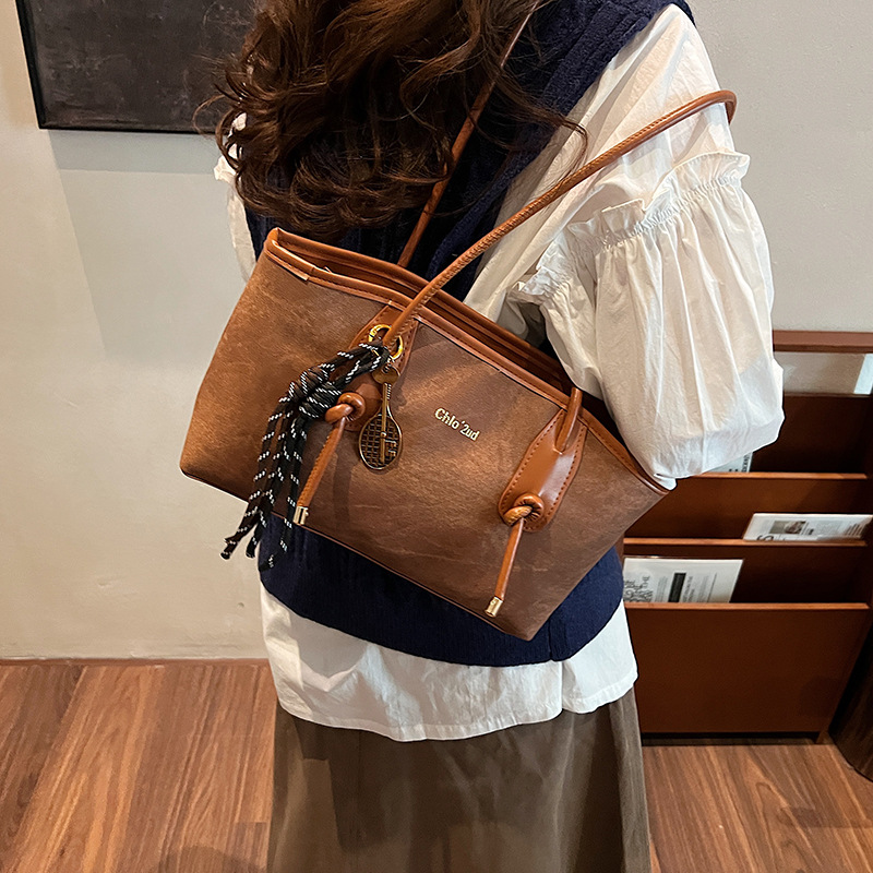 Women's retro large-capacity bag 2024 Cross-border new casual and versatile single-shoulder underarm tote bag for commuting to school details Picture