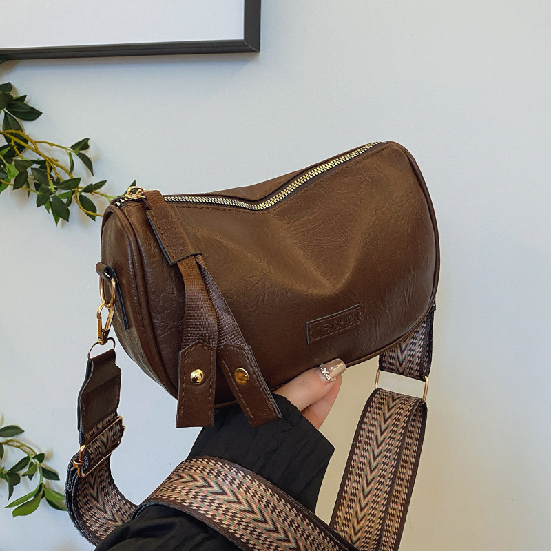 Retro pillow bag, casual and versatile dumpling bag, new wide-shoulder strap single-shoulder crossbody bag for winter 2024, cross-border trend full figure
