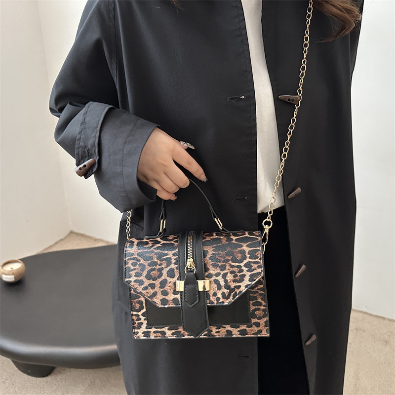 New women's 2024 trendy and versatile leopard print handbag, ins crossbody bag, single-shoulder bag details Picture