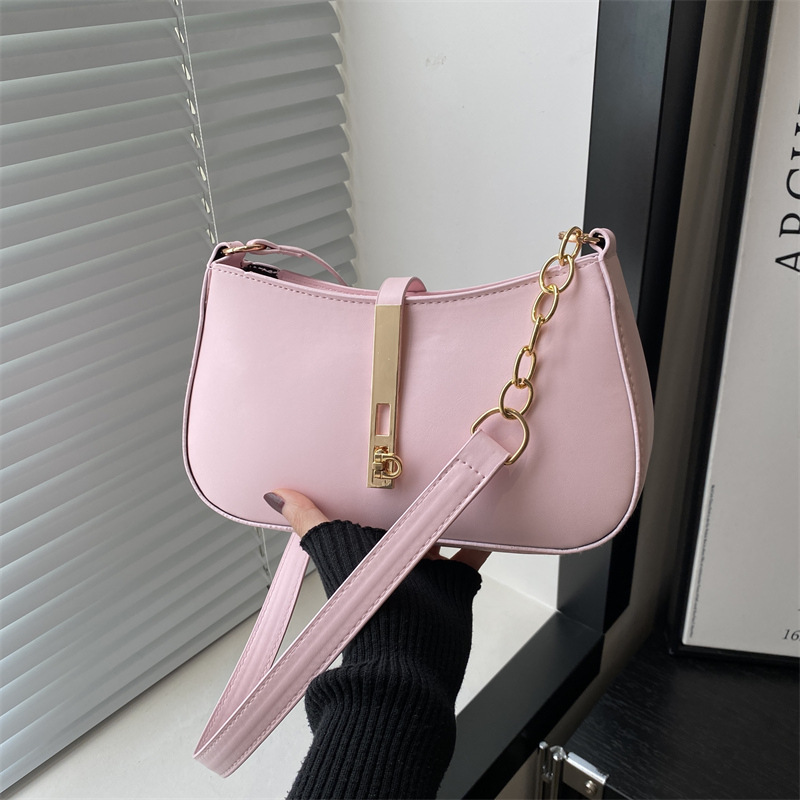 New trendy and versatile crossbody bag, fashionable single-shoulder bag, underarm bag. This year's popular and versatile women's bags full figure