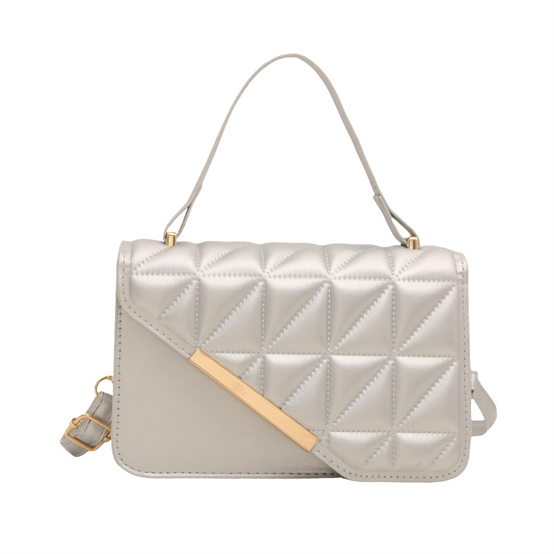 The Fashion commuting bag 2025, a single-shoulder crossbody bag with a high-quality feel, is a popular hand-held small square bag this year. It's a simple and versatile bag for women Item Picture