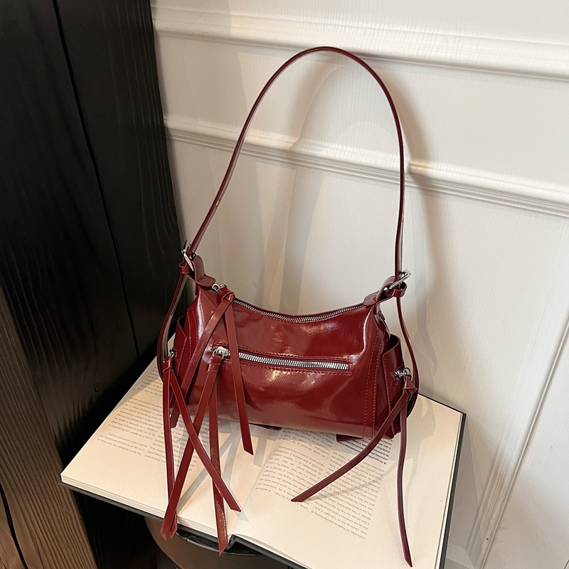 A fashionable and retro large-capacity single-shoulder bag for women, a new spring 2025 handbag with a fresh and light texture, a Korean-style casual bag full figure
