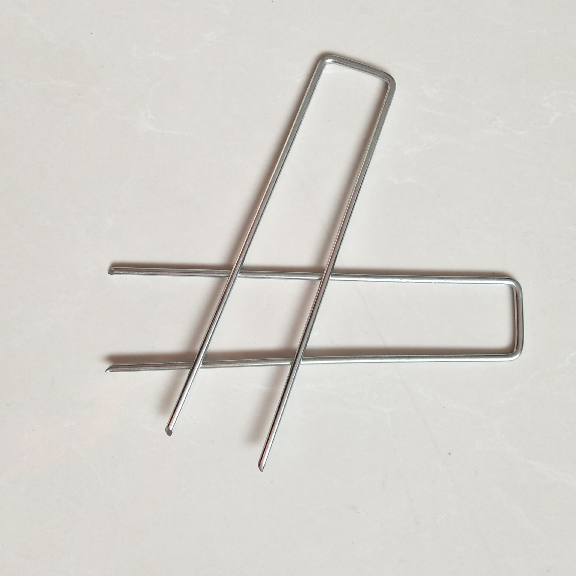 In-stock galvanized U-shaped ground nails, metal fixed greenhouse ground film nails, anti-grassland fabric nails, garden ground nails, 15cm long details Picture