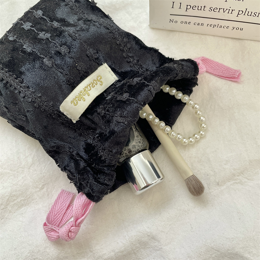 410112 Velvet surface drawstring opening storage bag, sanitary napkin bag opening, red coin purse, earphone storage bag details Picture