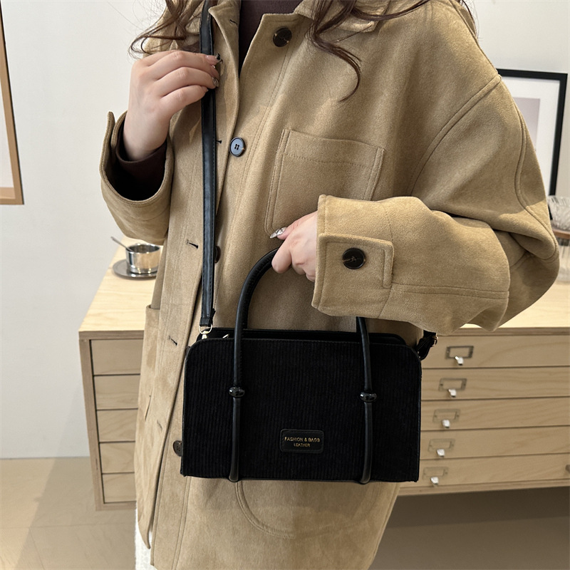 A new cross-border high-end textured corduroy women's bag for 2024 winter, a fashionable and versatile handbag for women Specification drawing