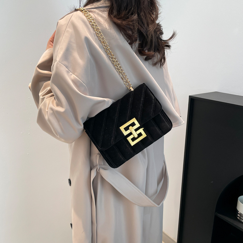 High-end chain small square bag for women 2025 new style fashionable shoulder bag, cross-border quality commuting versatile crossbody bag details Picture
