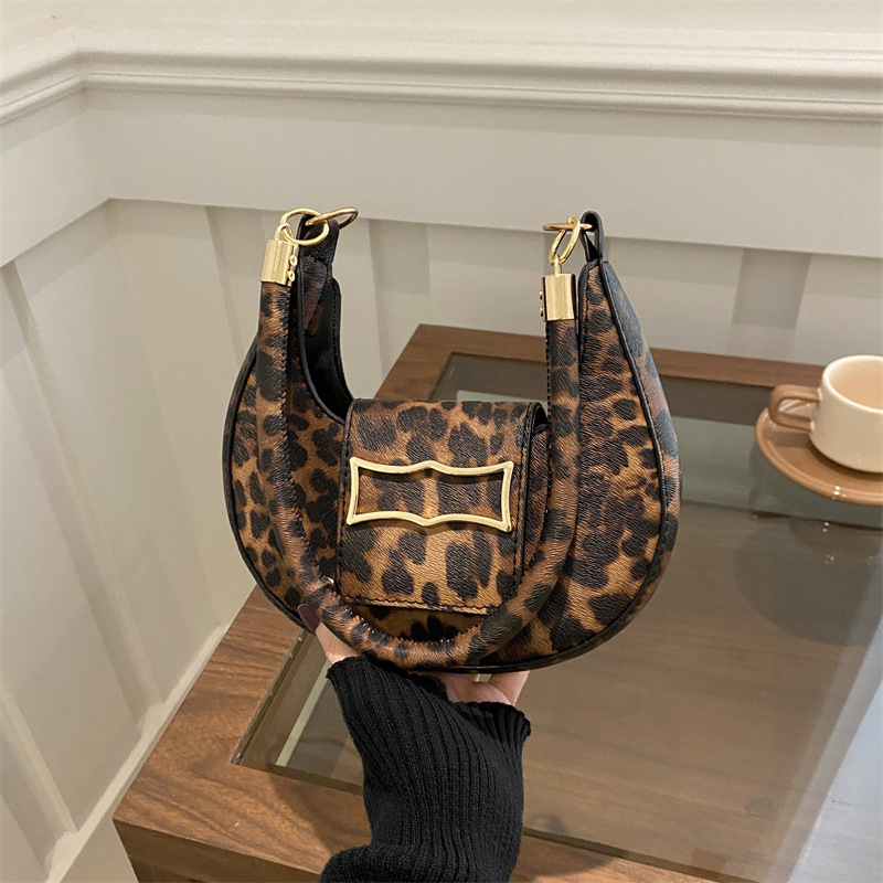 Cross-border quality women's bag, PU single-shoulder bag, new winter 2024 leopard print underarm bag, fashionable commuting single-shoulder bag full figure