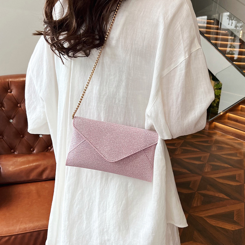 Cross-border wholesale fashion chain hand-held bags for women 2025 New fashion, stylish, shiny crossbody bags, envelopes, coin purges details Picture