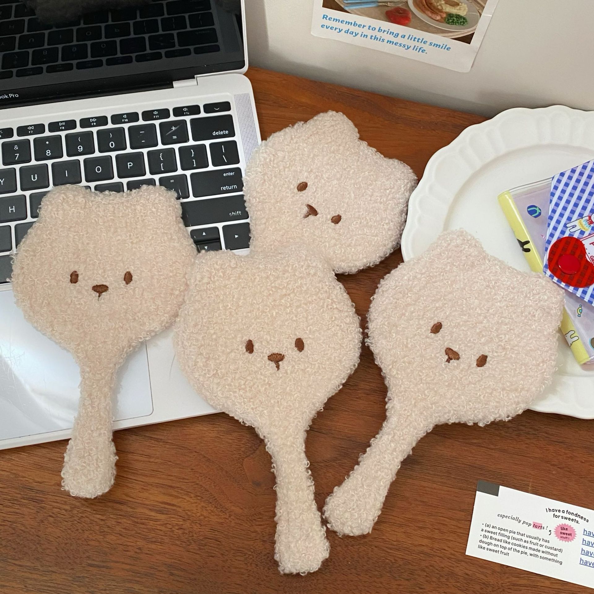 Sweet and cute plush bear handle mirror, portable makeup mirror, hand-held touch-up mirror, student dormitory mirror details Picture