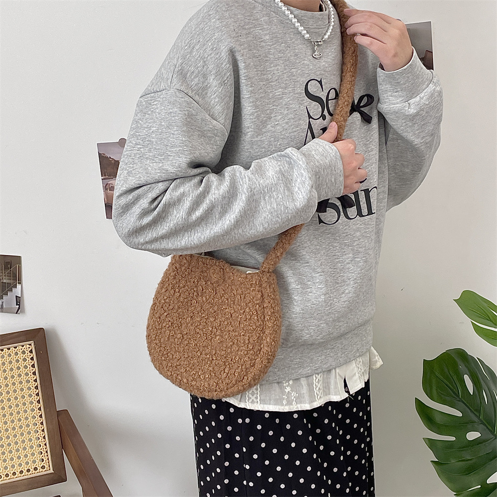 5226 ins cute eggshell bag, macaron-colored plush oval cute small crossbody single-shoulder bag, underarm bag Application Scenario