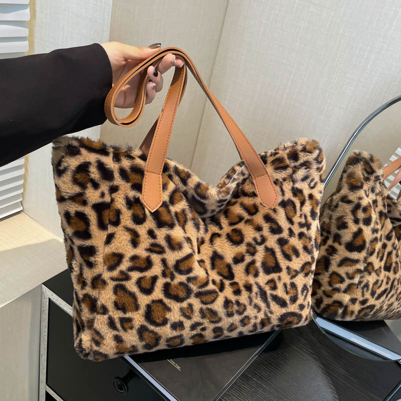 Large-capacity Maillard leopard print fur bag for women, 2024 new winter versatile commuter tote bag, single-shoulder bag full figure