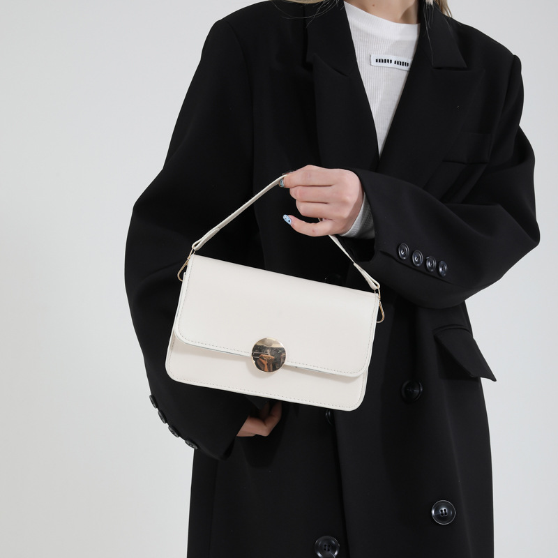 The 2025 new retro solid color Korean-style fashionable hardware decoration casual design trendy single-shoulder crossbody small square bag Specification drawing