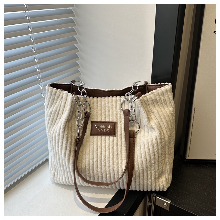 Large-capacity velvet chain underarm bag, tote bag, women's bag, 2024 cross-border autumn trend single-shoulder commuter bag bestsellers full figure