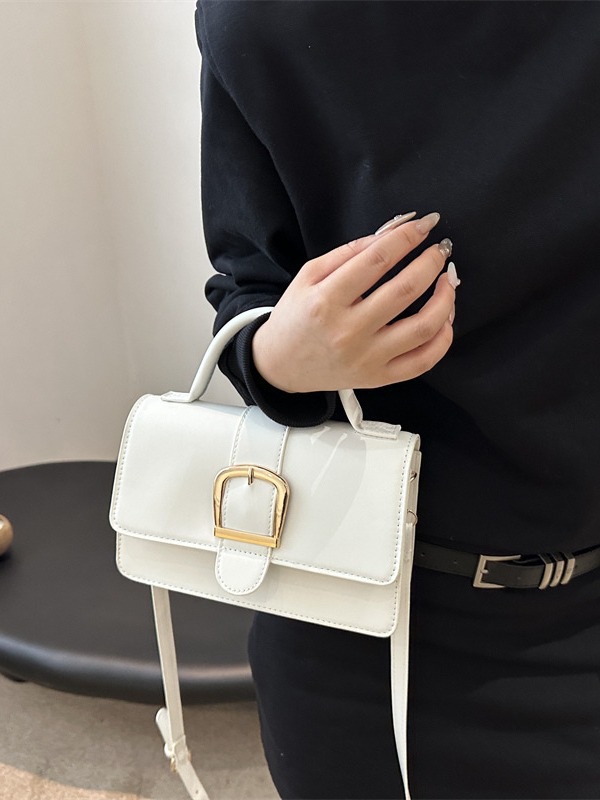 The 2024 new style of casual and elegant Korean-style texture, retro and fashionable hand-held simple single-shoulder crossbody small square bag for women details Picture
