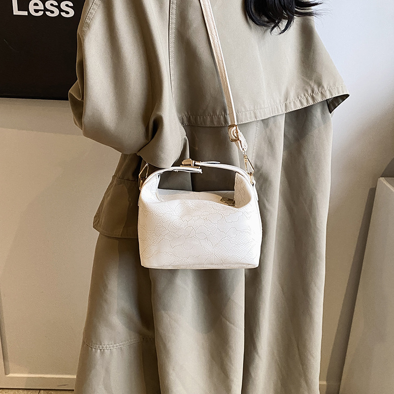 New winter fashion handbags, versatile for women, patterned and textured bucket bag, commuter crossbody bag details Picture