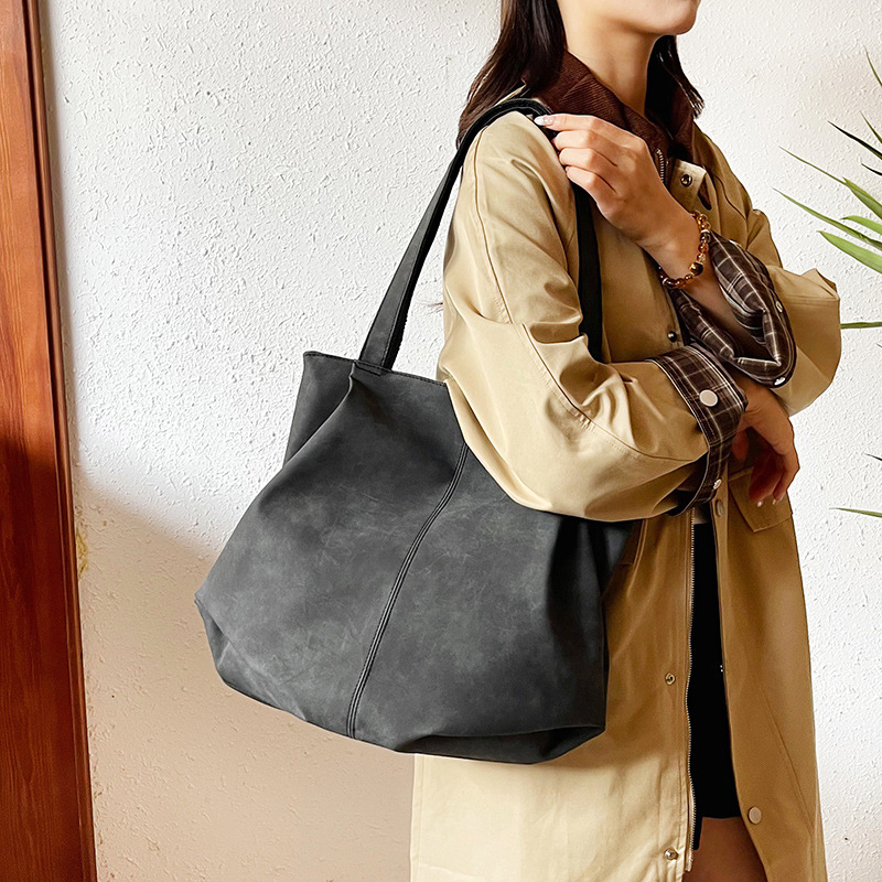 Cross-border fashion niche commuter handbag 2024 Autumn new versatile ins single-shoulder underarm bag Tote bag trend Specification drawing