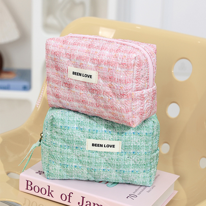 Runhui Bags' new Embroidered Dream Octagonal makeup bag, travel cosmetics storage bag, makeup bag with large capacity and a high-end feel details Picture