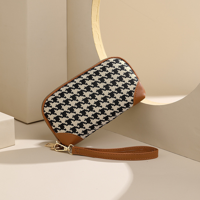 2023 New style zero wallet, women's wallet, clutch bag, women's long bag, fashionable checkered, elegant, high-end portable handbag Application Scenario
