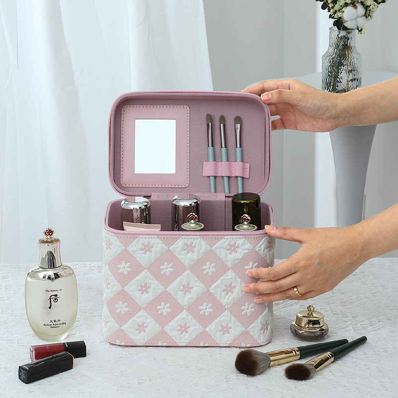 High-end large-capacity makeup bag, portable travel multi-functional cosmetics storage bag, waterproof hand-held cylindrical makeup box Application Scenario
