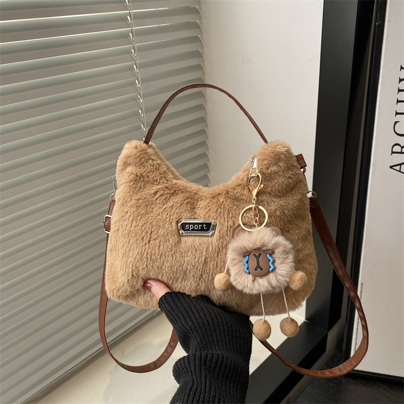 High-end plush handbag, new winter 2024, fashionable and versatile underarm bag, niche design, single-shoulder crossbody bag full figure