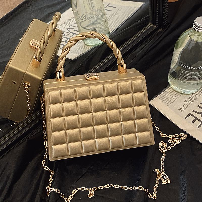 Cross-border 2025 Spring New Square box bag, embossed commuter small square bag, simple, stylish and fashionable chain women's bag full figure