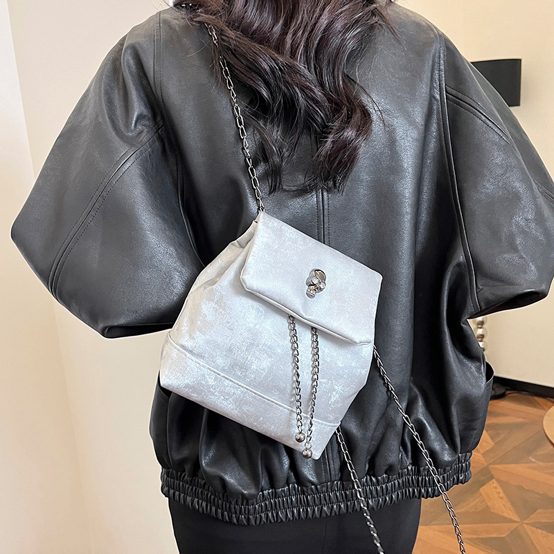 Spring new style texture drawstring bucket bag, personalized skull chain backpack, trendy small bag, commuting crossbody bag full figure