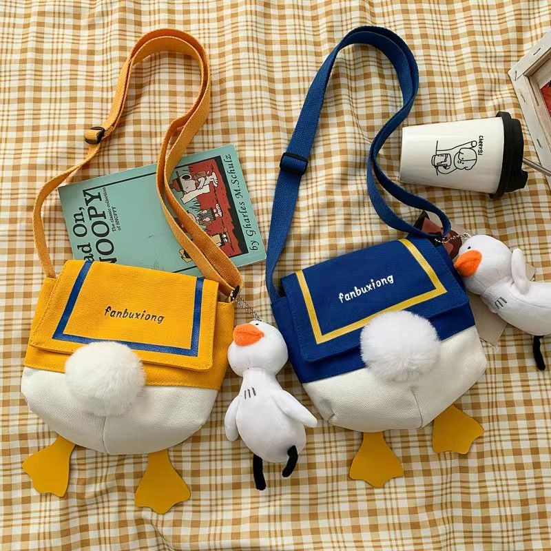 This trendy canvas small bag is cute and playful for girls. It's a fashionable and versatile single-shoulder bag with a duck bottom. It's a casual crossbody small backpack full figure