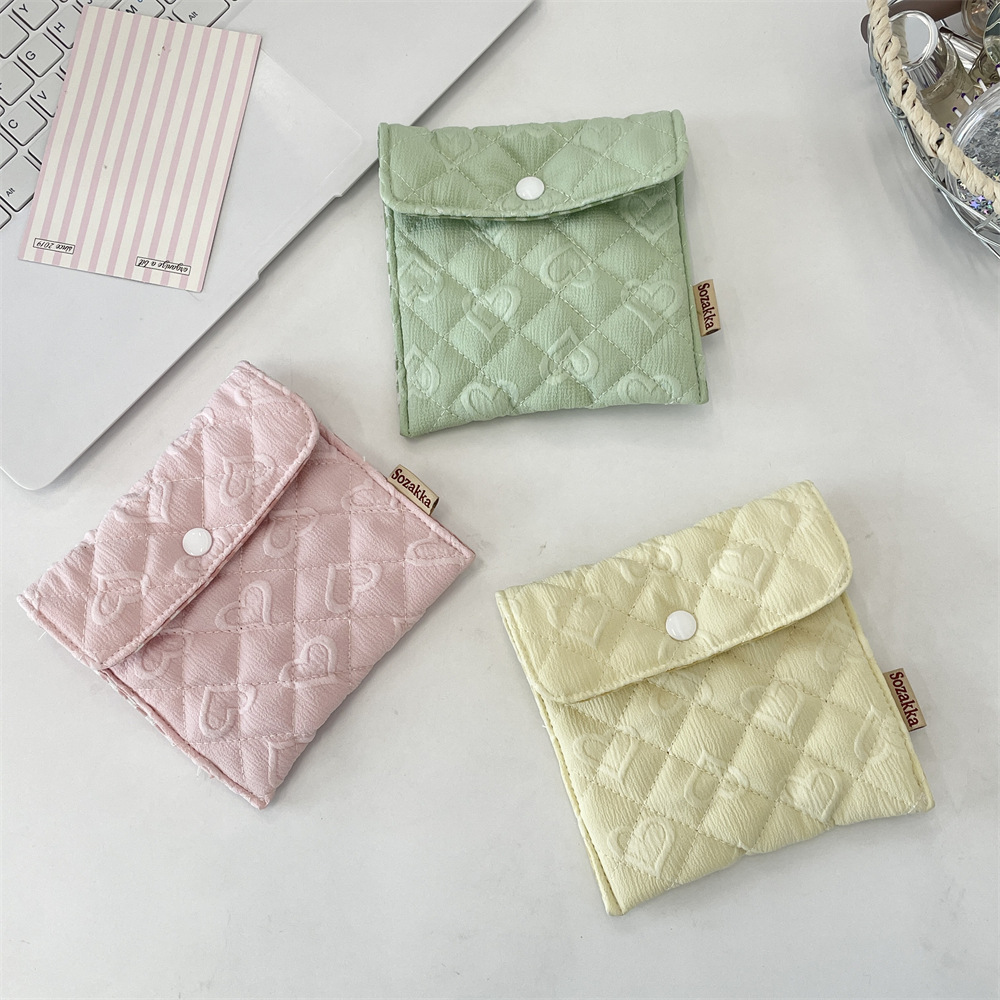 5492 Quilted Jacquard heart-shaped Sanitary Kit, Lipstick Storage Bag, Student Portable Menstrual Sanitary Napkin Organization Bag full figure