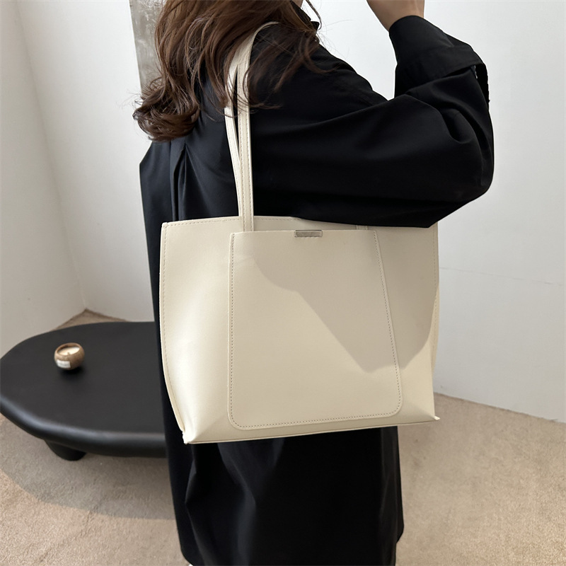 Large-capacity women's trendy and fashionable commuter tote bag handbag, 2024 new minimalist style fashionable single-shoulder bag details Picture