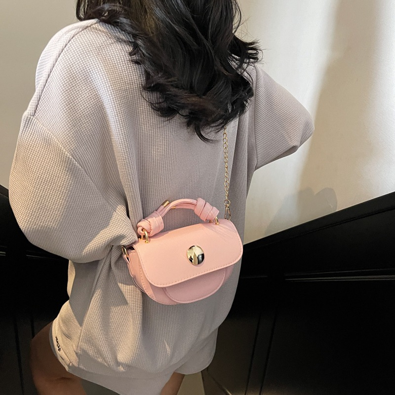 The 2025 new college retro, simple and versatile crossbody bag, a casual commuting single-shoulder bag, is a cross-border trend Specification drawing