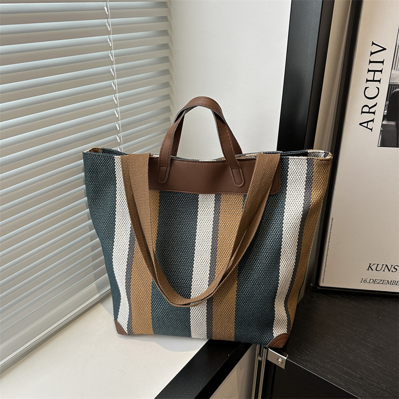 Large-capacity commuter bag for women, new winter 2024 striped canvas bag, casual single-shoulder tote bag, handbag full figure