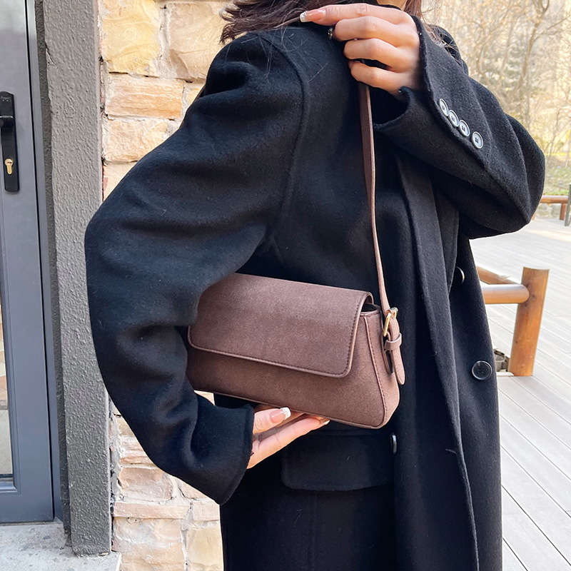 Fashionable solid-color bag for women, winter quality baguette bag 2024 new style, fashionable and niche single-shoulder armpit bag Specification drawing