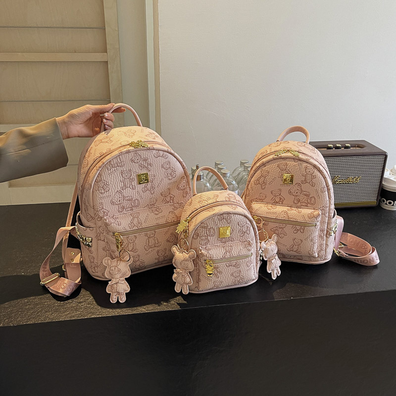 A high-end printed backpack for casual women's trade, a niche design with riveted printed bear PU soft leather bag for women details Picture