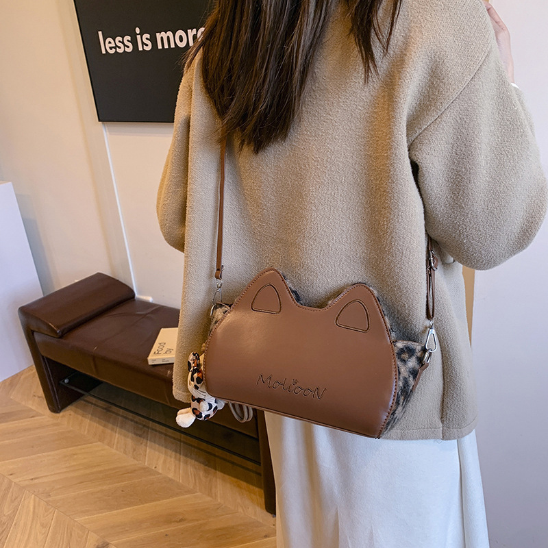 Winter retro frosted small bag for women, 2024 new style fashionable and versatile crossbody bag, cute cartoon single-shoulder bag Specification drawing