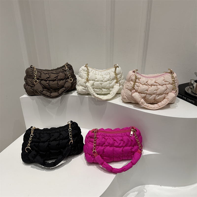 2024 New pleated cloud bag, Korean style niche fashion single-shoulder bag, trendy bubble underarm bag, cotton jacket chain bag Application Scenario